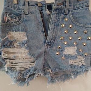 Guess distressed short size 26